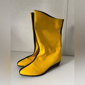 Unisa RARE yellow fashion rain boots Women’s size 8